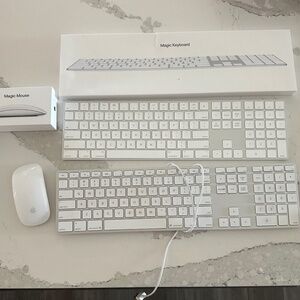 Apple Magic Keyboard & mouse